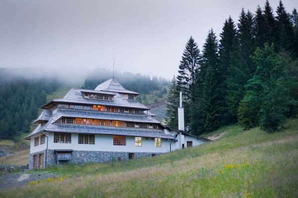 CREATOR: gd-jpeg v1.0 (using IJG JPEG v62), quality = 82